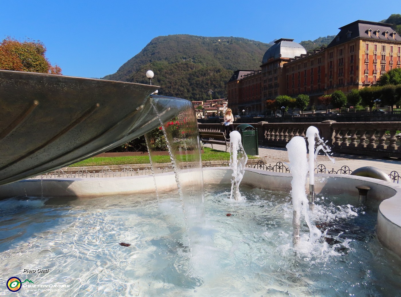 56 Giochi d'acqua  con vista sul Grand Hotel.JPG